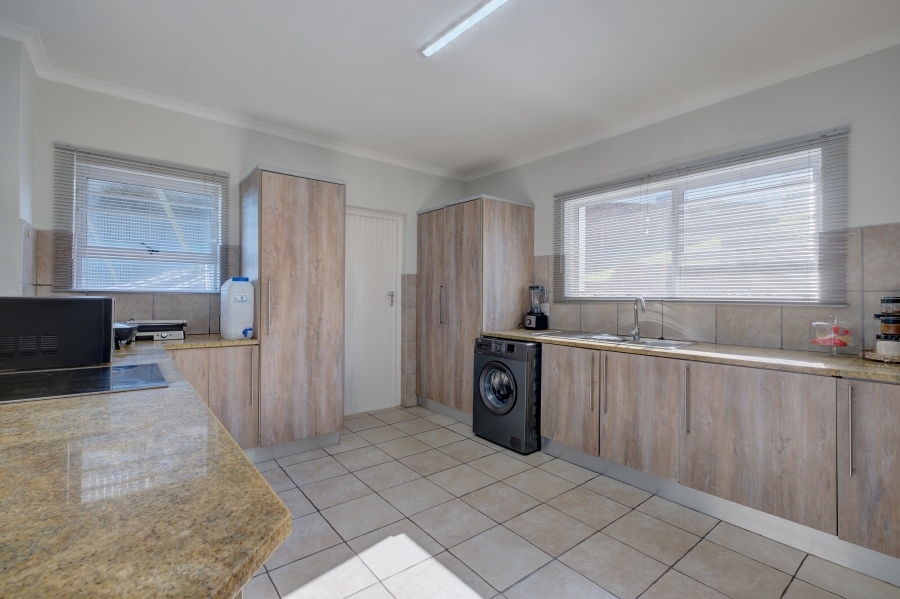 4 Bedroom Property for Sale in Seaview Eastern Cape